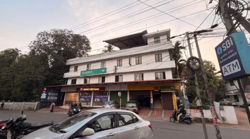 1000 sqft commercial Office space for rent near Kochi(Ernakulam)Kerala, India - ₹22000/month.